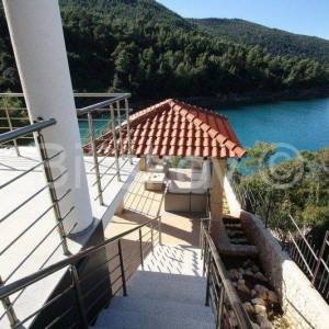 Korčula 1.red moderna vila s bazenom, vez za brod, prodaja