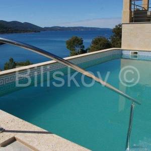 Korčula 1.red moderna vila s bazenom, vez za brod, prodaja