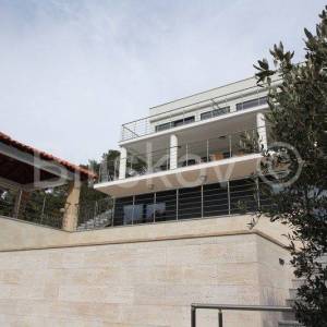 Korčula 1.red moderna vila s bazenom, vez za brod, prodaja