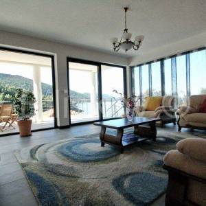 Korčula 1.red moderna vila s bazenom, vez za brod, prodaja