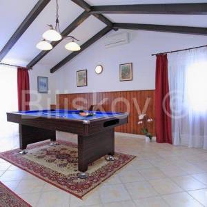 Korčula, južna strana, 1.red, bazen