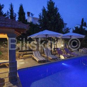 Korčula, južna strana, 1.red, bazen