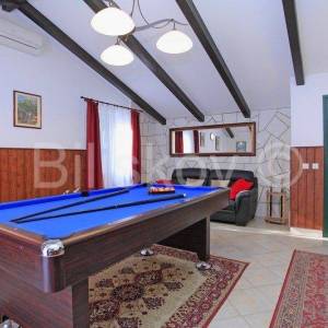 Korčula, južna strana, 1.red, bazen