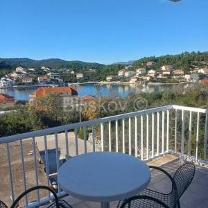 Korčula, Lumbarda, prodaja dvoetažni stan, djeljiv u 2