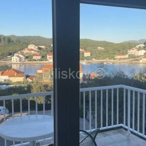 Korčula, Lumbarda, prodaja dvoetažni stan, djeljiv u 2