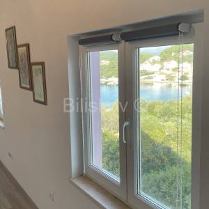 Korčula, Lumbarda, prodaja dvoetažni stan, djeljiv u 2