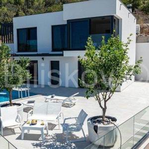 Korčula, prodaja, vila, bazen, 2 garaže, otvoren pogled