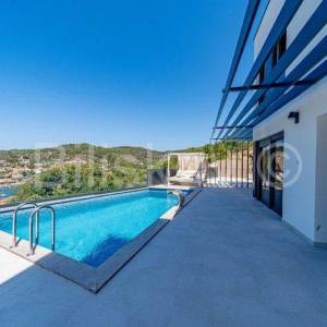 Korčula, prodaja, vila, bazen, 2 garaže, otvoren pogled