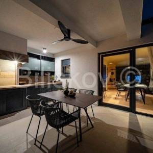 Korčula, prodaja, vila, bazen, 2 garaže, otvoren pogled