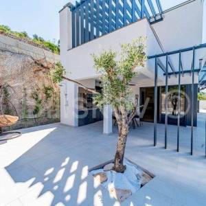 Korčula, prodaja, vila, bazen, 2 garaže, otvoren pogled