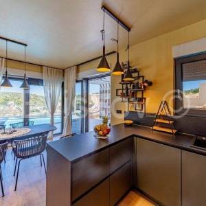 Korčula, prodaja, vila, bazen, 2 garaže, otvoren pogled