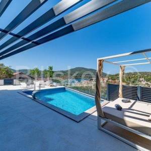 Korčula, prodaja, vila, bazen, 2 garaže, otvoren pogled