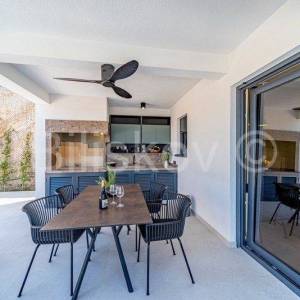 Korčula, prodaja, vila, bazen, 2 garaže, otvoren pogled