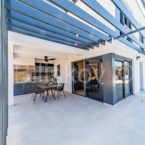 Korčula, prodaja, vila, bazen, 2 garaže, otvoren pogled