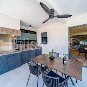 Korčula, prodaja, vila, bazen, 2 garaže, otvoren pogled