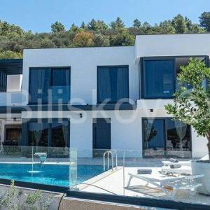 Korčula, prodaja, vila, bazen, 2 garaže, otvoren pogled