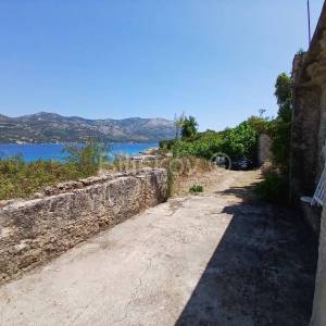Korčula, prodaja zemljište s objektima, 1.red do mora