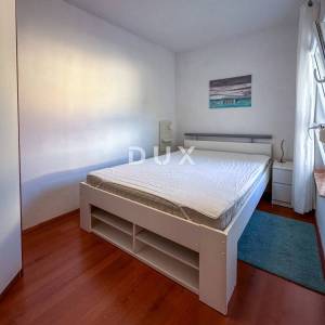 KOSTRENA - PRILIKA uređena kuća u nizu spremna za obiteljski život nedaleko mora