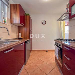 KOSTRENA - PRILIKA uređena kuća u nizu spremna za obiteljski život nedaleko mora