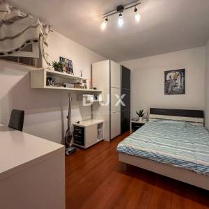 KOSTRENA - PRILIKA uređena kuća u nizu spremna za obiteljski život nedaleko mora