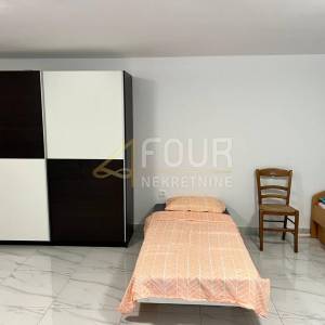 Kostrena, samostojeća kuća, pogled na more