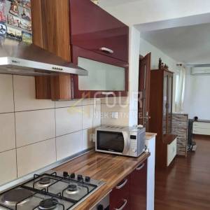 Kostrena, uređena kuća u nizu, dvoetažni 3s+db, 2 balkona