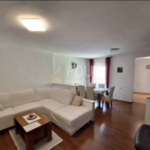 Kostrena, uređena kuća u nizu, dvoetažni 3s+db, 2 balkona