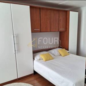 Kostrena, uređena kuća u nizu, dvoetažni 3s+db, 2 balkona