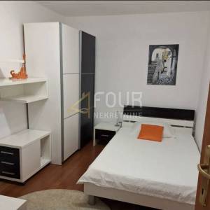 Kostrena, uređena kuća u nizu, dvoetažni 3s+db, 2 balkona