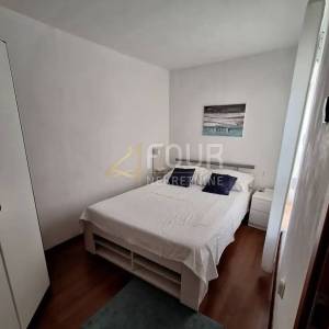 Kostrena, uređena kuća u nizu, dvoetažni 3s+db, 2 balkona