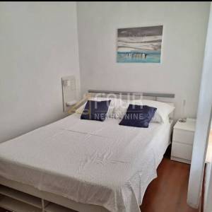 Kostrena, uređena kuća u nizu, dvoetažni 3s+db, 2 balkona