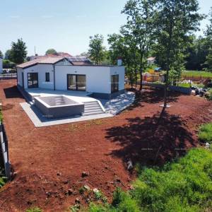 KOŽLJANI - Moderna kuća s bazenom. Blizu šume, 15 min do mora