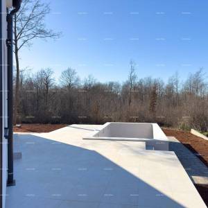 KOŽLJANI - Moderna kuća s bazenom. Blizu šume, 15 min do mora