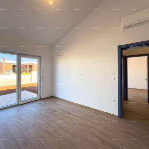 KOŽLJANI - Moderna kuća s bazenom. Blizu šume, 15 min do mora