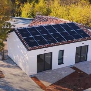 KOŽLJANI - Moderna kuća s bazenom. Blizu šume, 15 min do mora