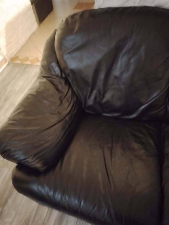 Kozna fotelja crna uredna...