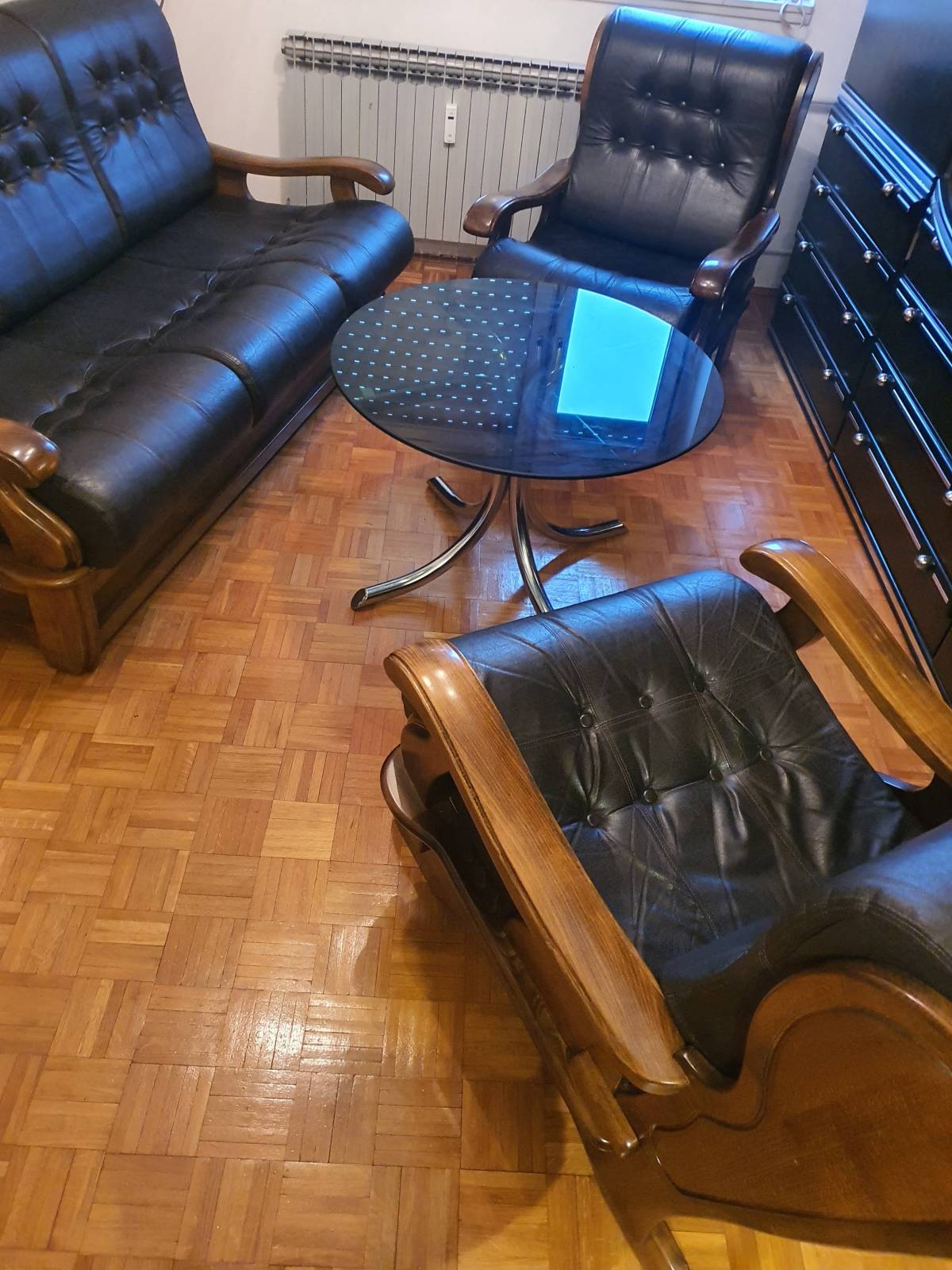 Kožna garnitura od masovnog drveta