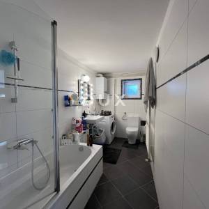 KRALJEVICA, KOSTRENA – novoobnovljena kuća s okućnicom i panoramskim pogledom na more