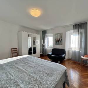 KRALJEVICA, KOSTRENA – novoobnovljena kuća s okućnicom i panoramskim pogledom na more