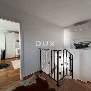 KRALJEVICA, KOSTRENA – novoobnovljena kuća s okućnicom i panoramskim pogledom na more