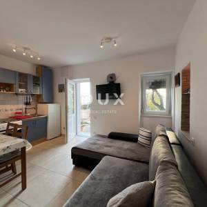 KRALJEVICA, KOSTRENA – novoobnovljena kuća s okućnicom i panoramskim pogledom na more