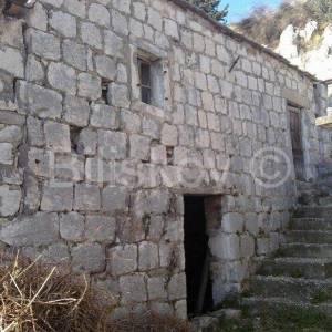 KRILO JESENICE - dvije kamene ruševne kuće