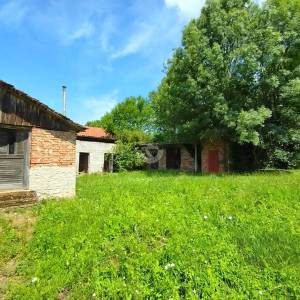 Križ, imanje 12200 m2 sa objektima i priključcima (neaktivnim)