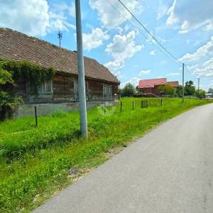 Križ, imanje 12200 m2 sa objektima i priključcima (neaktivnim)