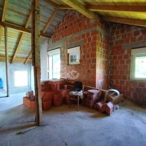 Križ, kuća 128 m2,  garaža 42 m2, zemljište 1243 m2