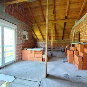 Križ, kuća 128 m2,  garaža 42 m2, zemljište 1243 m2