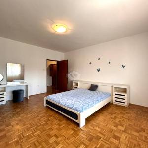 Križ , stan 100 m2, stan - prostor 50 m2, u kući