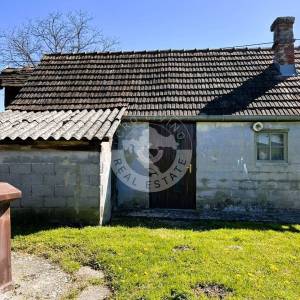 Križ, Vezišće, kuća 30 m2 - uporabna+energetski, zemljište 1104 m2, 26.000 eur