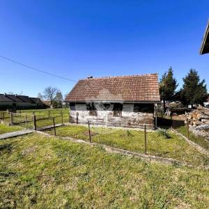 Križ, Vezišće, kuća 30 m2 - uporabna+energetski, zemljište 1104 m2, 26.000 eur