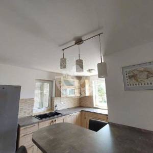 Krk, Malinska, namješten dvoetažni stan s pogledom na more